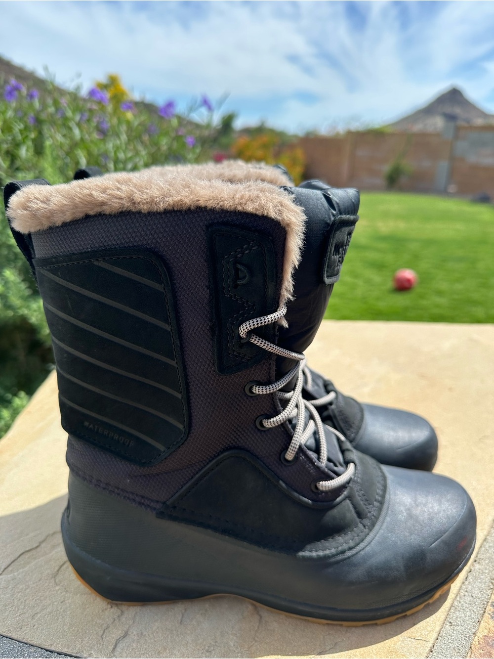 The north face womens Waterproof Winter Boots with Faux Fur Lining Black size 9
